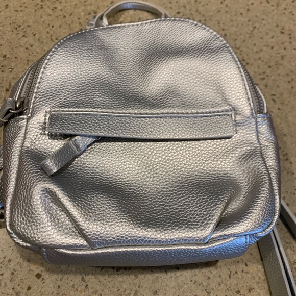 Mini silver backpack - Picture 1 of 1